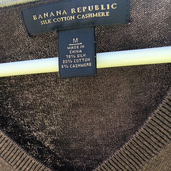 Banana Republic Silk Cotton Cashmere Brown size medium V Neck sweater - Picture 3 of 9